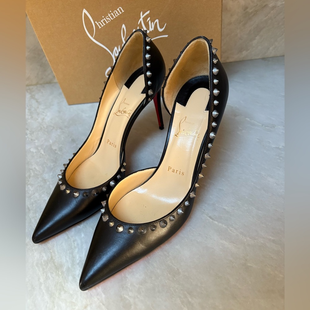 Christian Louboutin iriza sz 39 studded pumps heels